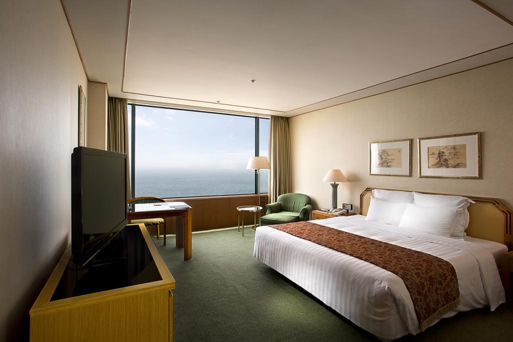 Grand Josun Пусан Екстер'єр фото A room at the hotel