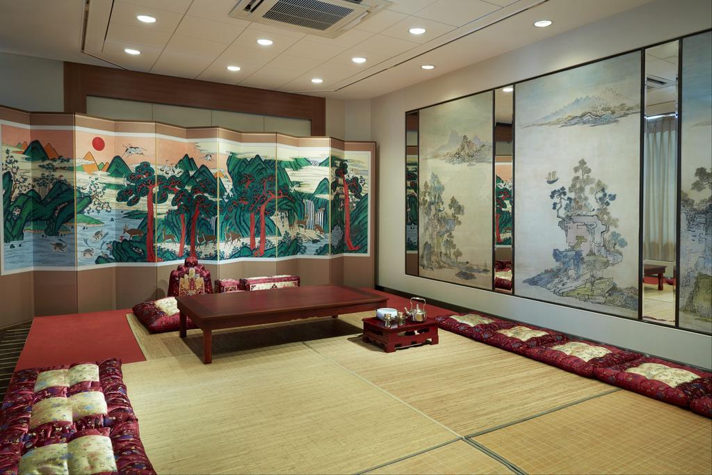 Grand Josun Пусан Екстер'єр фото A traditional Japanese room