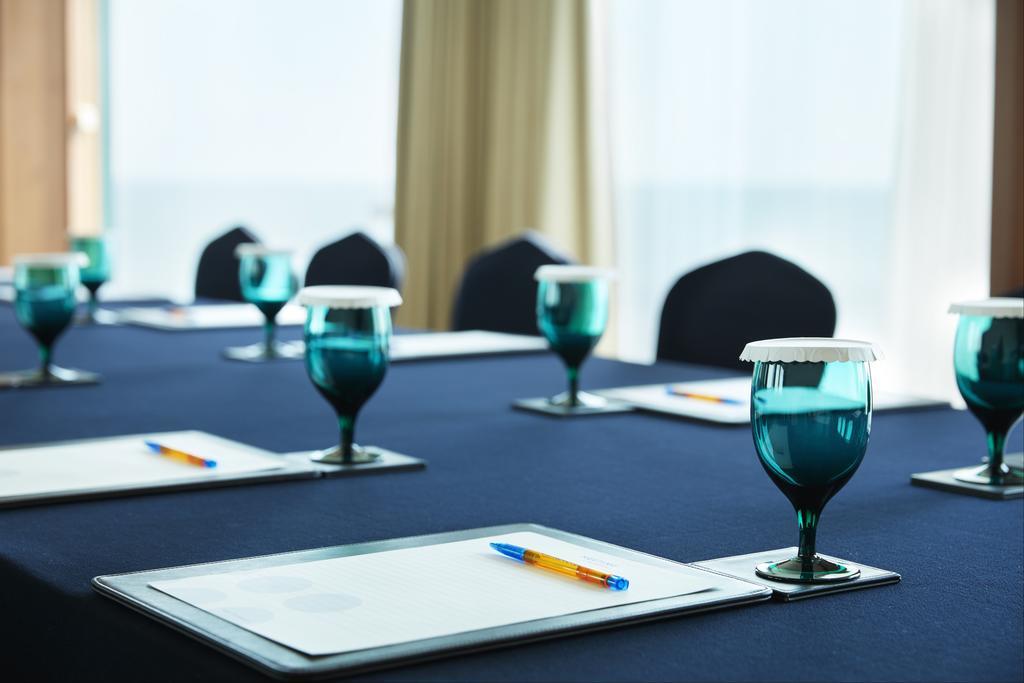 Grand Josun Пусан Екстер'єр фото A meeting room