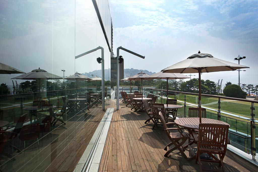 Grand Josun Пусан Екстер'єр фото The clubhouse at the Sha Tin Racecourse