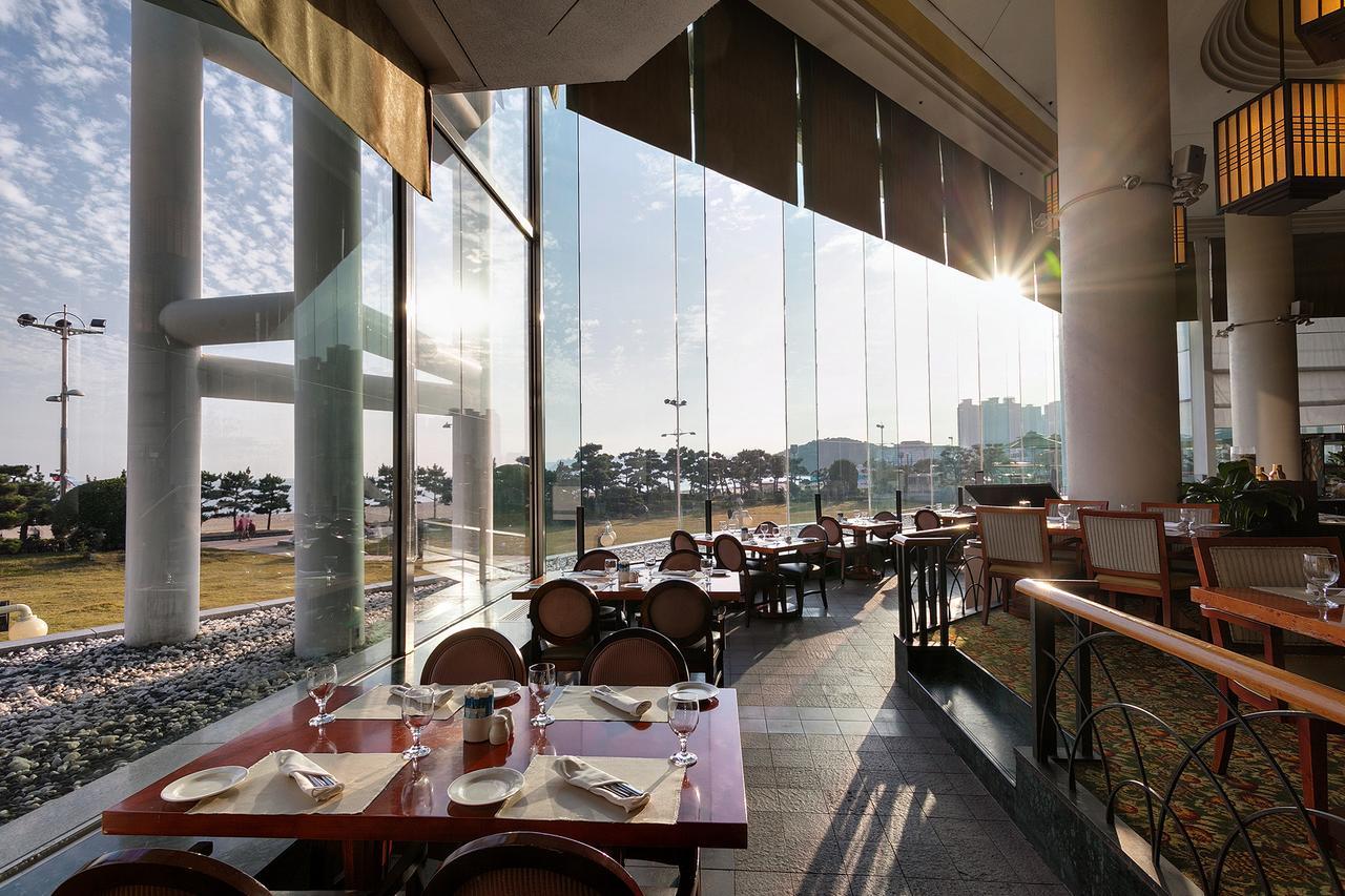 Grand Josun Пусан Екстер'єр фото The interior of the restaurant